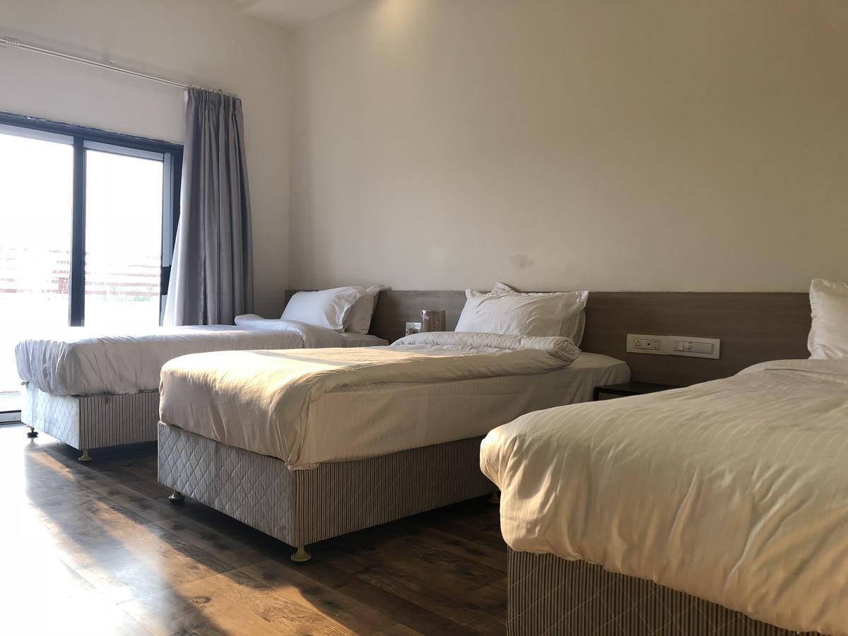 Hotel Sharanam Shegaon Dış mekan fotoğraf