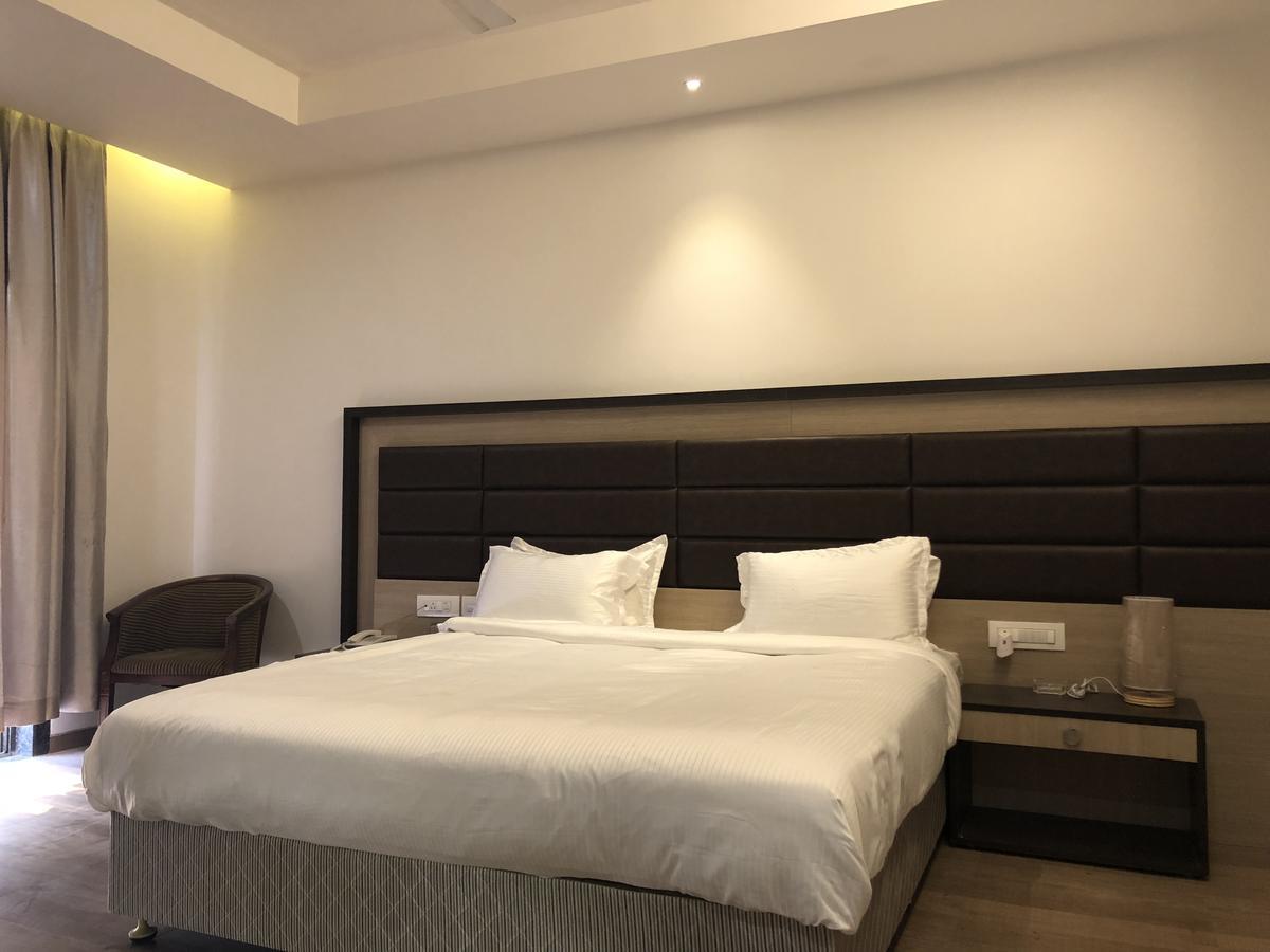 Hotel Sharanam Shegaon Dış mekan fotoğraf